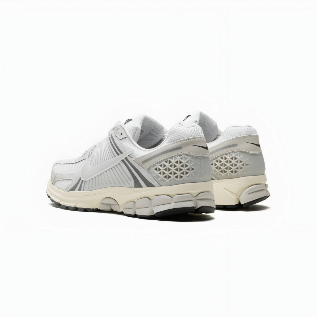 Nike
Zoom Vomero 5 Platinum Tint