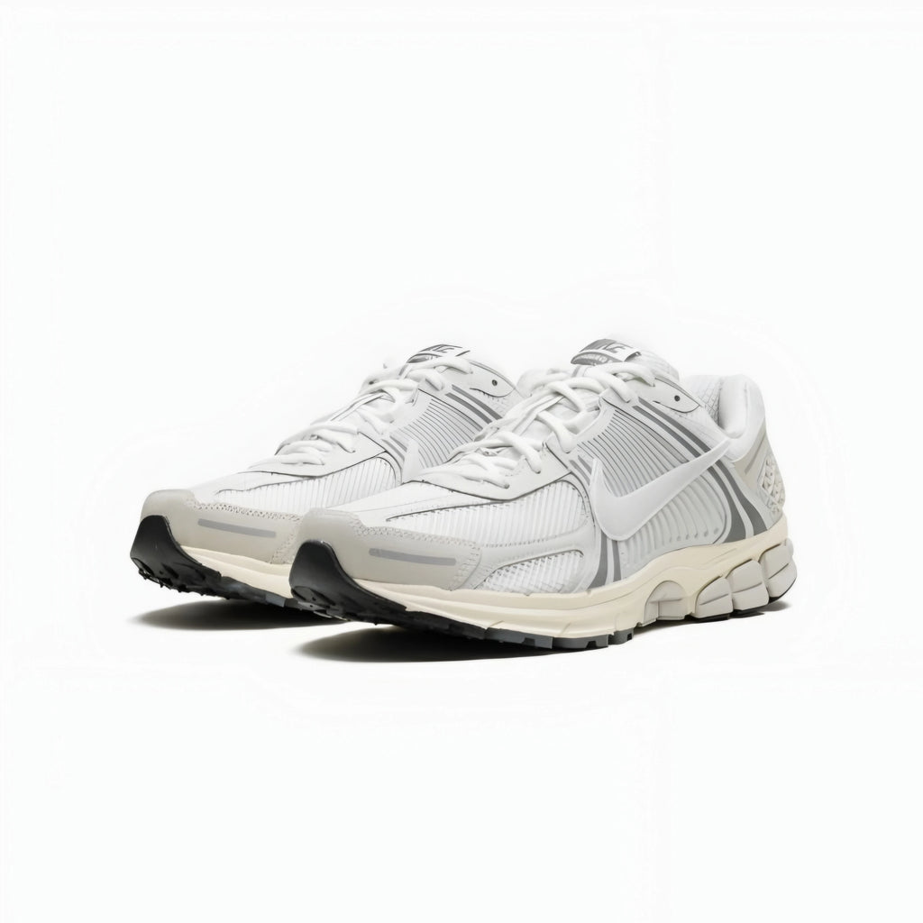 Nike
Zoom Vomero 5 Platinum Tint