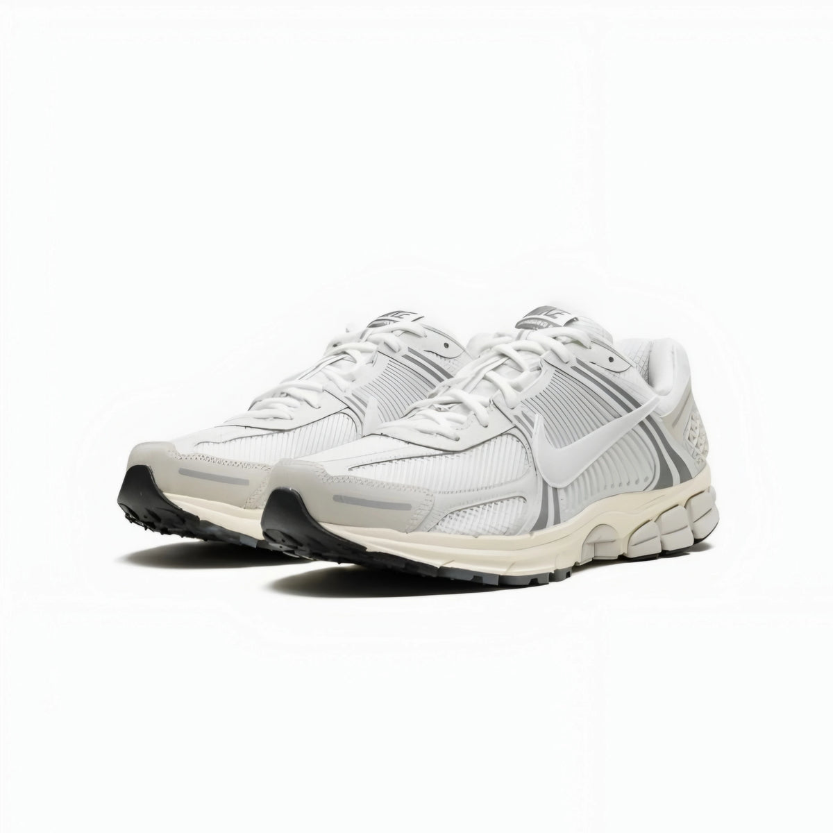Nike
Zoom Vomero 5 Platinum Tint